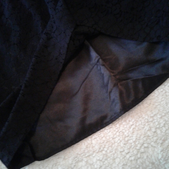 🌺 Black Lace H&M Fully Lined Lace Skirt - Picture 5 of 11